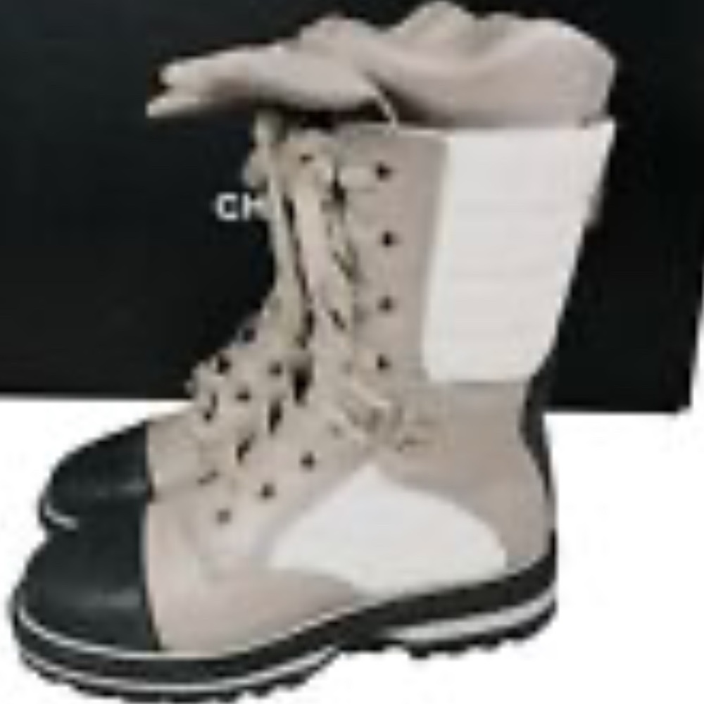 CHANEL Quilted Leather Winter Boots Cap Toe CHANEL CC Logo Size EU 36 - Picture 14 of 14